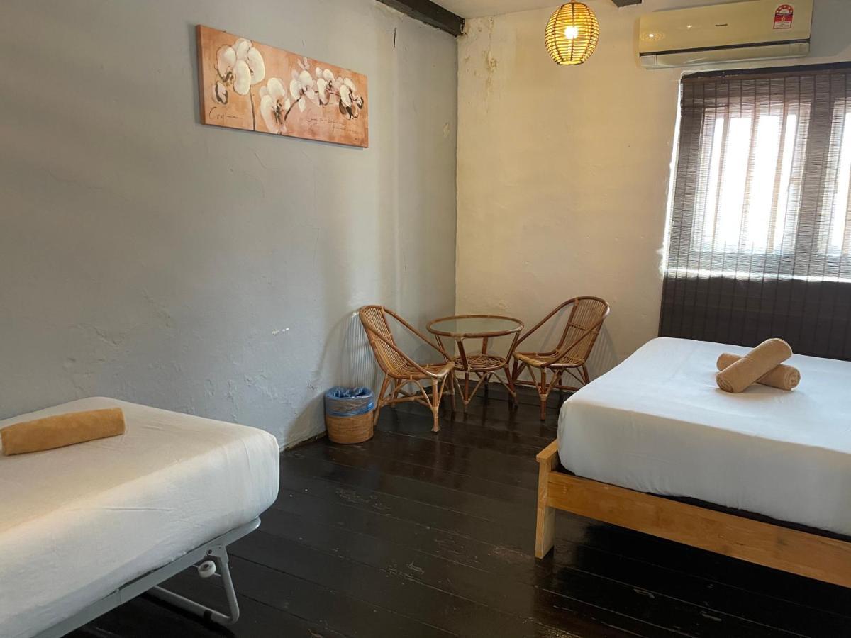 Guest house Layang Layang 2*